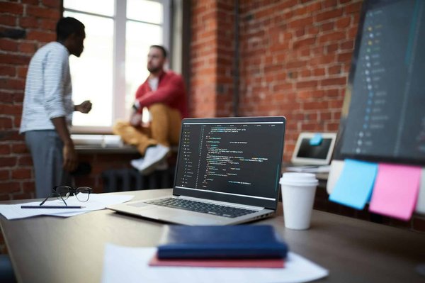 Comment les algorithmes de recommandation peuvent-ils améliorer l'expérience utilisateur sur une plateforme de streaming musical ?